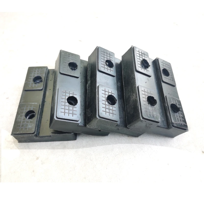 4 rubber pads
