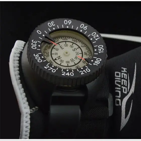 Mini Wristwatch Design Compass lightweight portable waterproof plastic for swimming diving water sports accessory 1Pcs