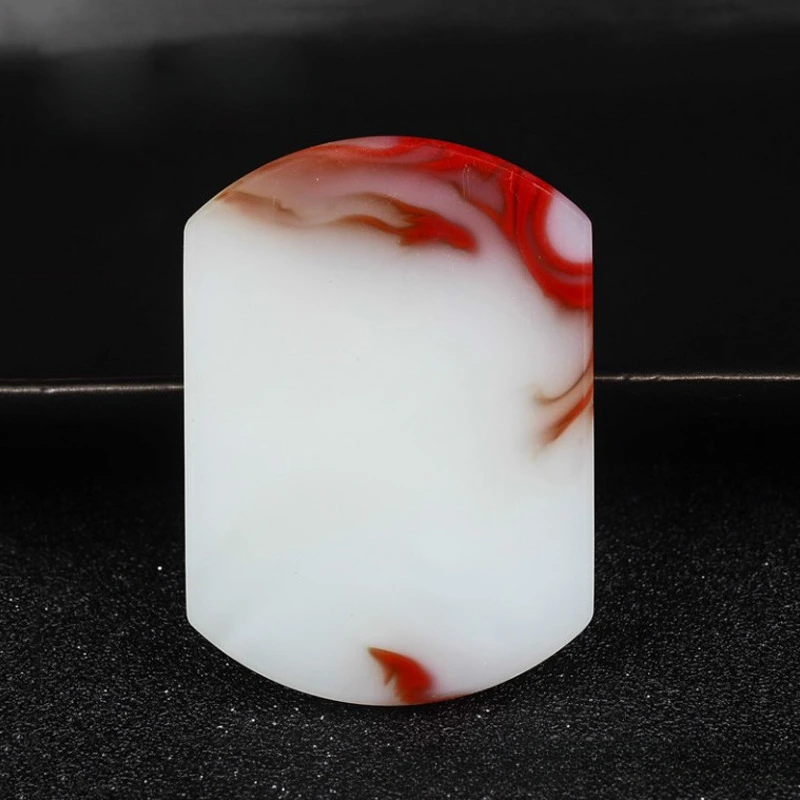 

Chicken Blood Jade Safe Card Pendant for Men and Women Without Words Simple Joker Pendant.