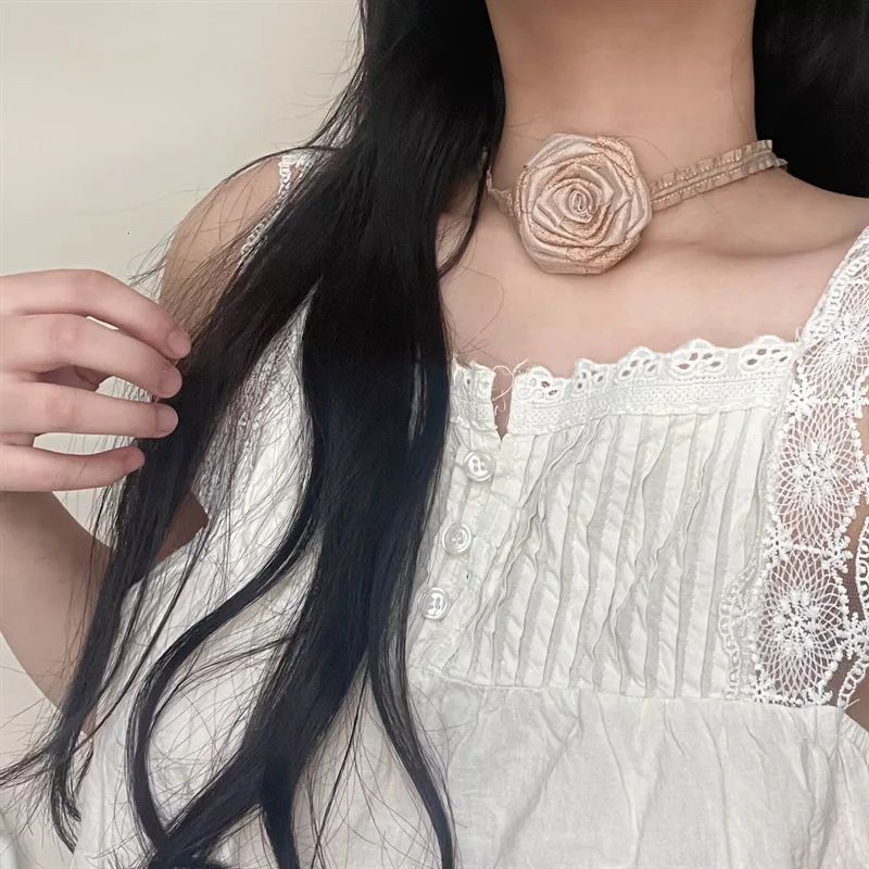 French Exaggerated Style Rose Flower Women Necklace Luxury Fashion Wedding Club Party Clavicle Chain Necklace For Women Jewelry