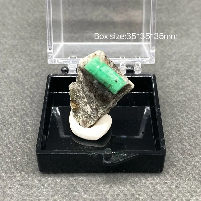100%  Natural Emerald Mineral Specimens Stones and Crystals Healing Crystal   +Box size:35*35*35 mm