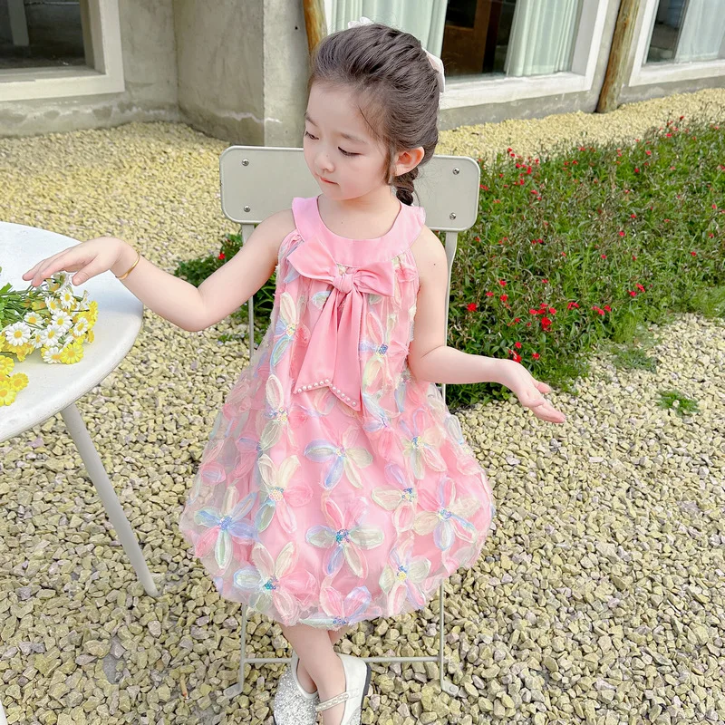 

2024 new fashion girls' bow flower skirt in summer is made of high quality fabrics, and foreign girls must have suspenders.