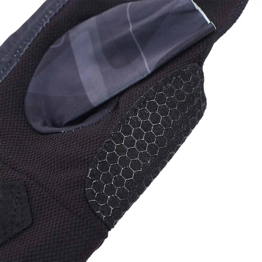 Description Picture 3 of itemAccessories Non-slip Wear-resistant Elasticity Anti Skid Gloves Billiards Gloves Three Finger Gloves Open 3 Fingers Gloves