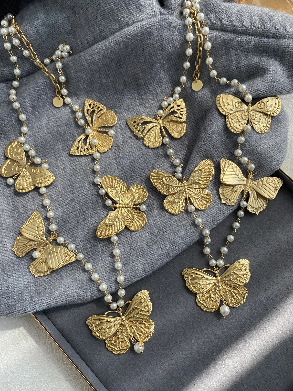 new-europe-america-designer-fashion-gold-color-butterflies-pendant-pearls-long-necklace-sweater-chain-women-luxury-brand-jewelry