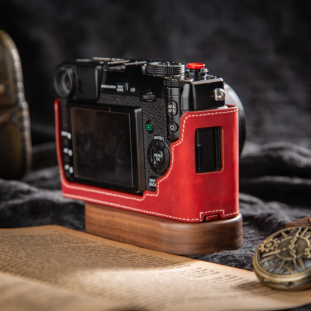 【６月中限定】【純正ケース付】Fujifilm X-Pro1 X-Pro1 ボディ 純正ケースLC-XPRO1(ブラック)付き 【K027
