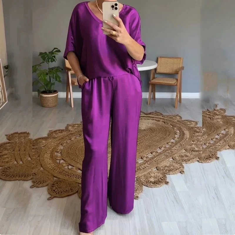 Conjunto de Cetim com Decote em V de Duas Peças