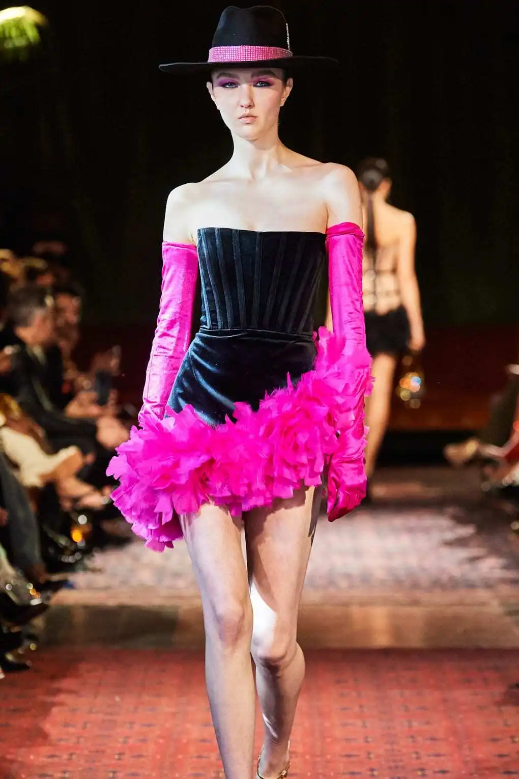 

2023 New Summer Women Black Strapless Velvet Feathers Bodycon Pink Sleeveless Vintage Evening Party Cocktail Dress High Quality