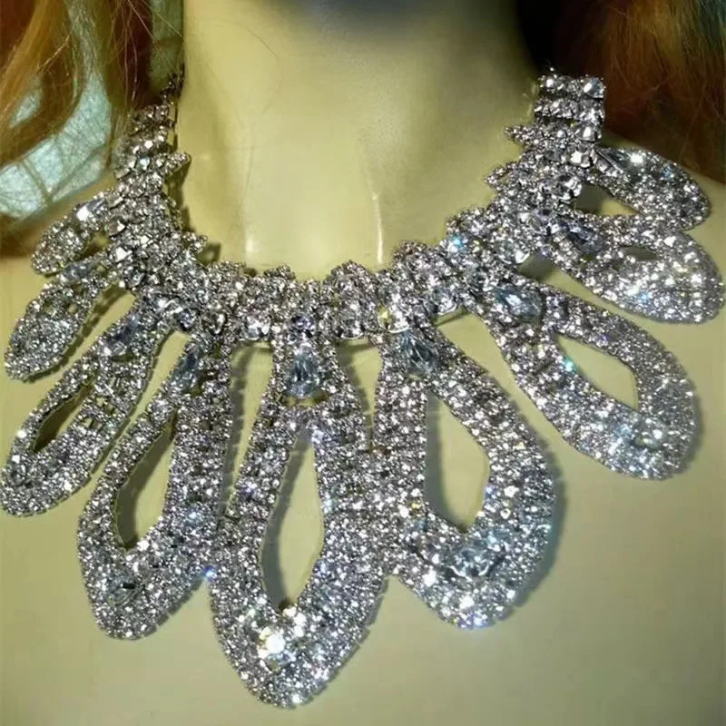 

Luxury And Gorgeous Hollowed-Out Water Drop Pendant Necklace Bohemian Sexy Dress Jewelry Accessories Wholesale