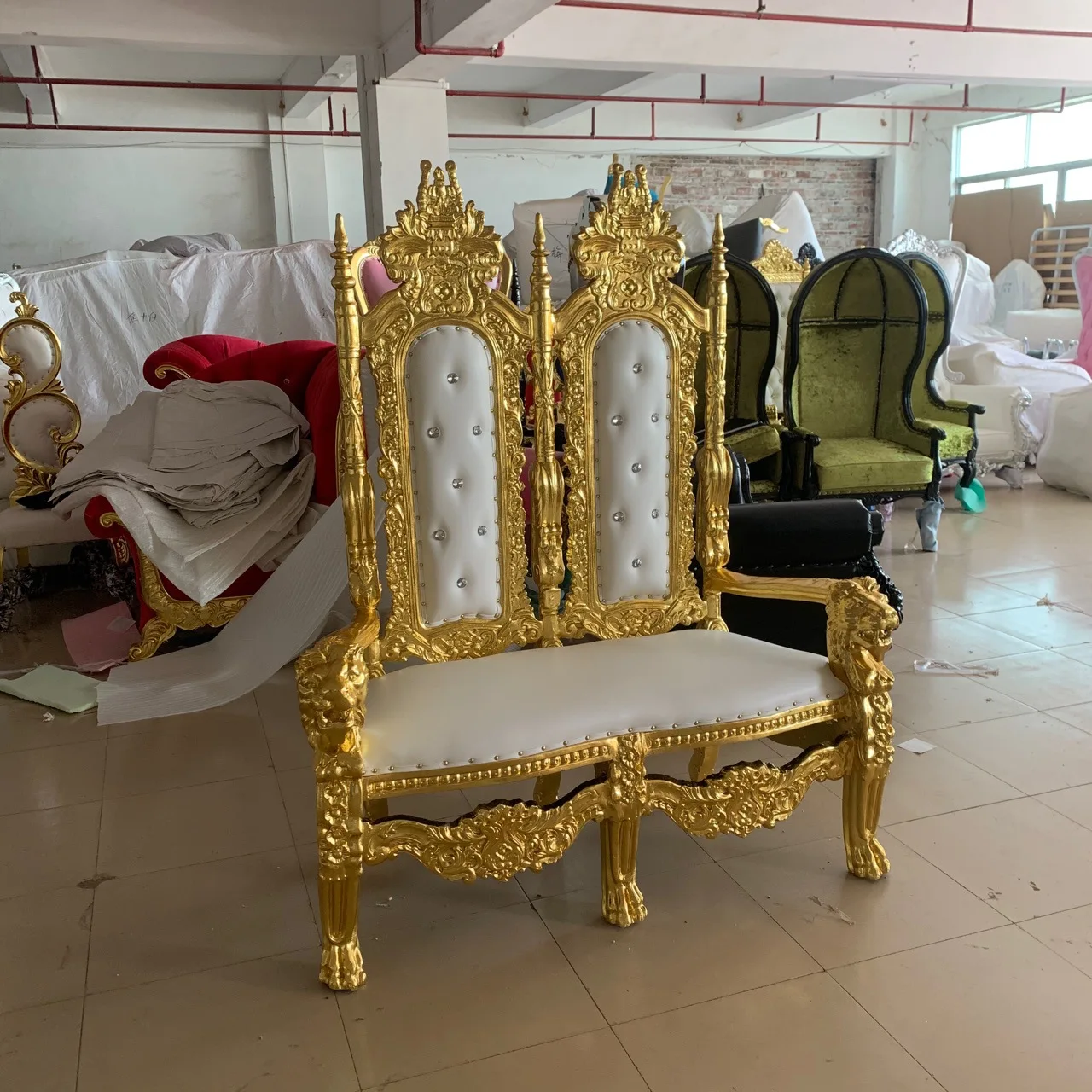 https://ae01.alicdn.com/kf/S5a69f136c2954356ad87de9c7f67f371I/Double-loveseat-wed-throne-chair-for-bride-and-groom-maharaja-two-seate-king-an-queen-chairs.jpg