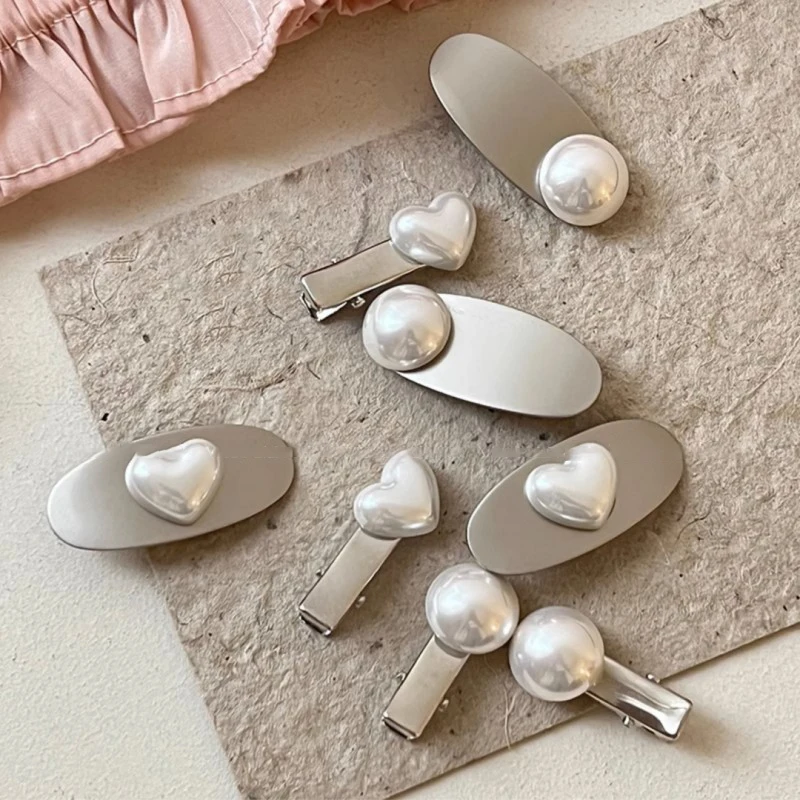 

Metal Bright Silver Love Heart Hair Clips For Girl Cute Simple Sweet Hairpin Cool Wind Side Clip Bangs Clip Fashion Accessories