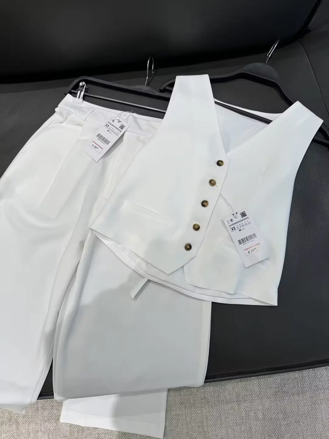 

Suit Women's 2024 New Fashion Temperament Joker Exquisite Buttons V-neck Vest Chic Top+pleated Decorative Drape Pants Suit