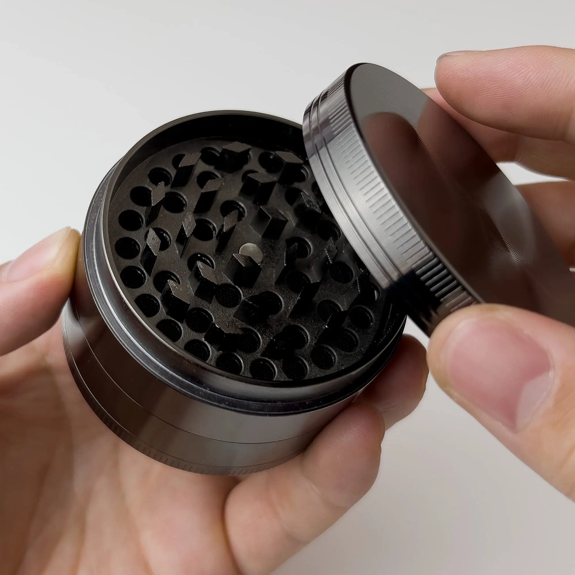 Herb Grinder Tobacco Grinder Gun-Black Zinc Alloy 4 Layer 40/63mm Spice Crusher Manual Rolling Tool with Pollen Catcher