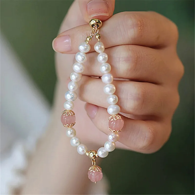 

Natural Freshwater Pearl Beaded Adjustable Bracelet Female Niche Design Romantic Strawberry Quartz Vintage Trendy Charm Jewelry