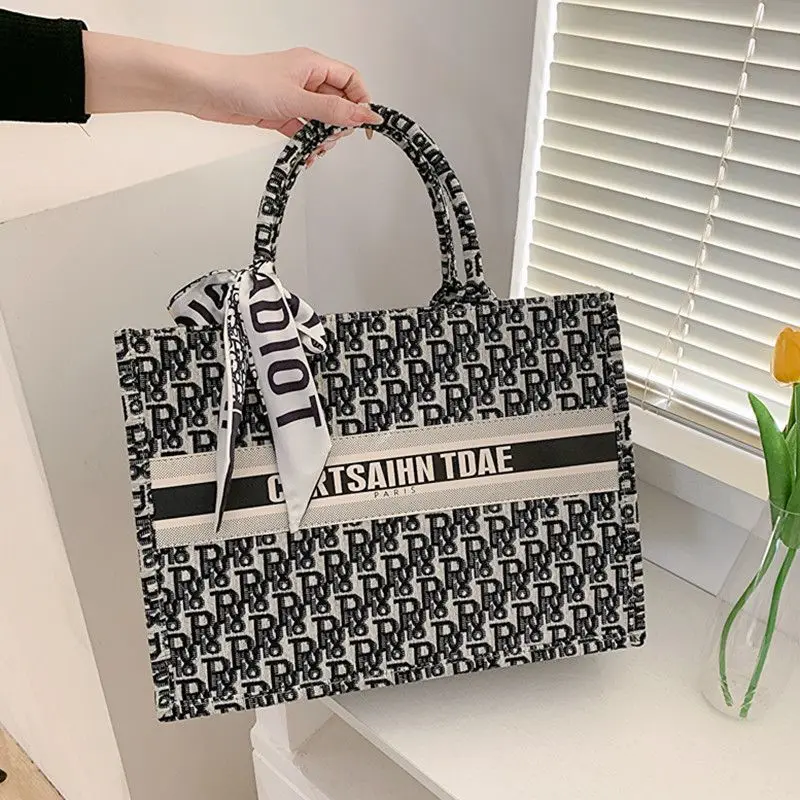 

Tote Bag for Women Luxury Designer Handbag New Fashion Shoulder Underarm Canvas Bag Versatile Large Capacity Handheld Tote Bag
