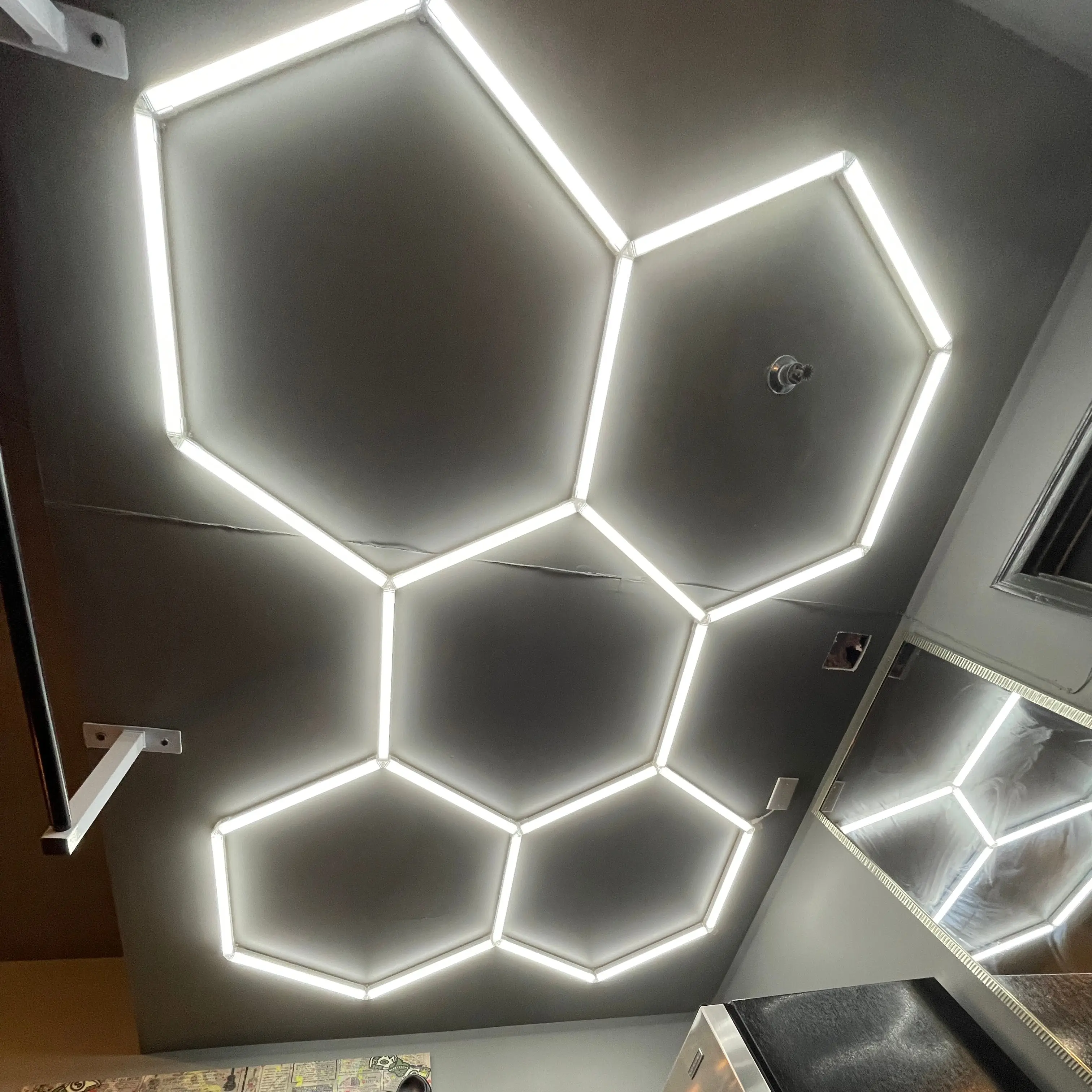 2.1*3M 565mm Customized Hexagonal Ceiling Led Lamps Wall Led Panel Light for Salon Barber Shop Car Beauty Wash Shop Detailing