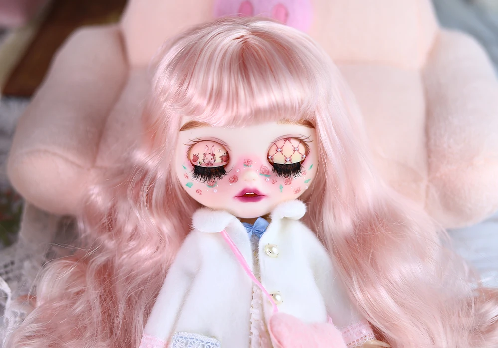 Clarabelle – Premium Custom Neo Blythe Doll with Pink Hair, White Skin & Matte Smiling Face 7