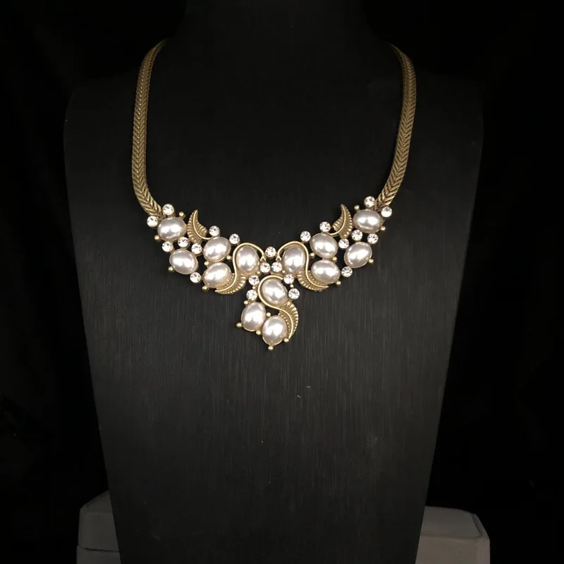 S5a79072b51294bd2a626ae2e8f093bd3A Retro Fashion Jade Turquoise Inlaid Necklace Earring Set Banquet Party Jewelry High-End Women Elegant And Atmospheric Mallzona