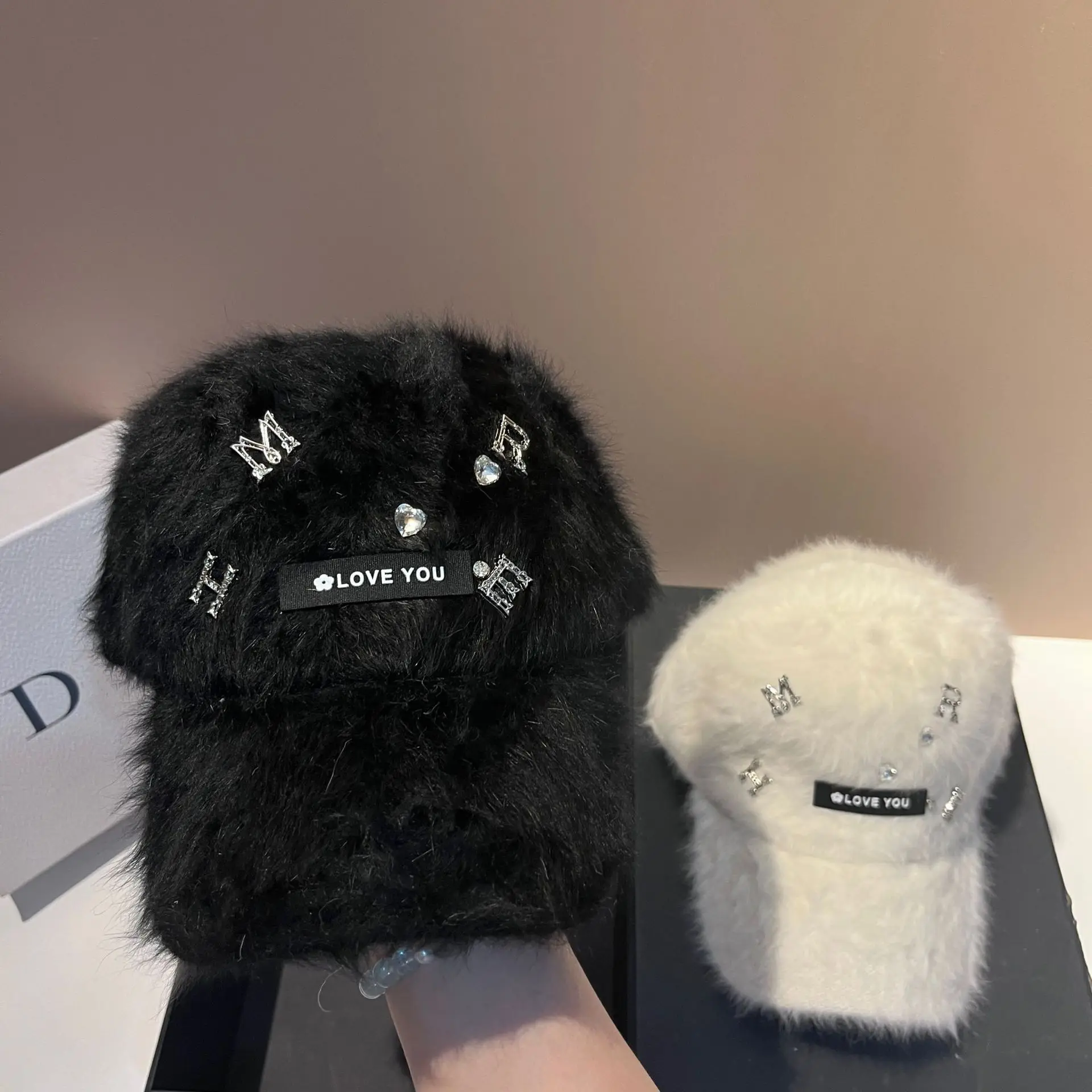 Winter Neue Warme Alter Reduktion Kaninchen Feder Baseball Kappe Mode Brief Gesicht Kleine Kappe Outdoor Casual Hut Weibliche_voghion.com