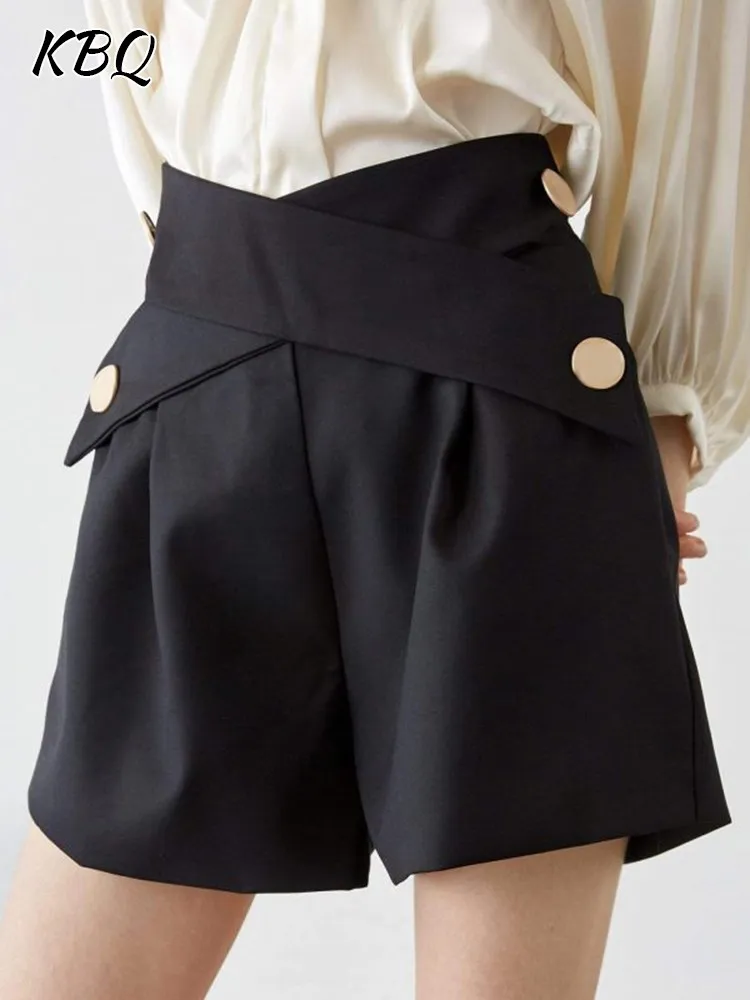 KBQ Spliced Buttons Folds Elegant Shorts For Women High Waist Patchwork Pocket Loose Minimalist Short Pants Female Clothing New