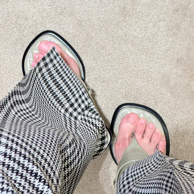 Crowdsourced Design Clamping High Heel Sandals for Women 2024 Summer New Fashion Spicy Girl Metal Button High Heel Sandals