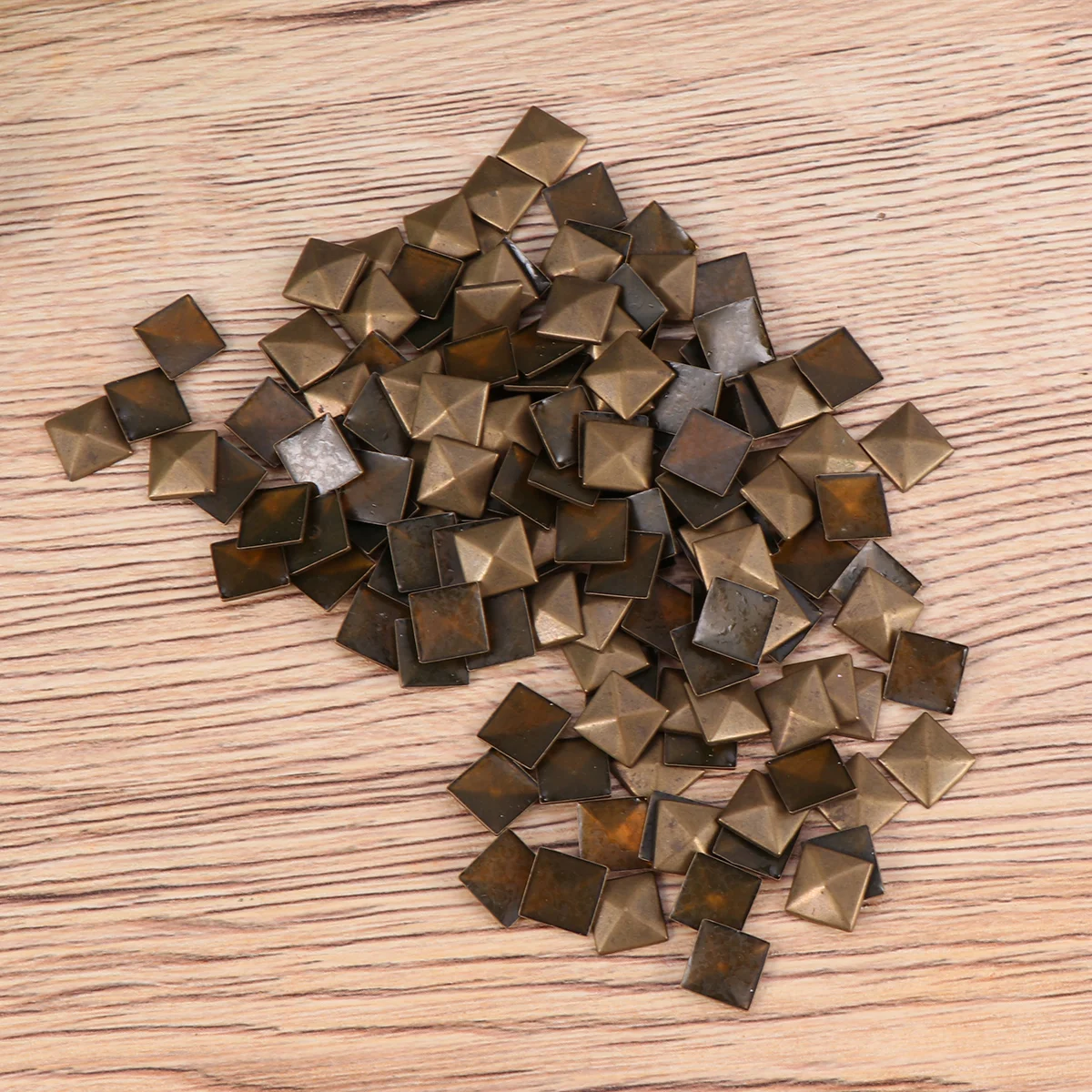 100 Pz 9X9Cm Piramide Spike Flatback Studs Leathercraft Punk Rivet Studs Per Vestiti Borse Scarpe Cintura Decorazione Fai Da Te