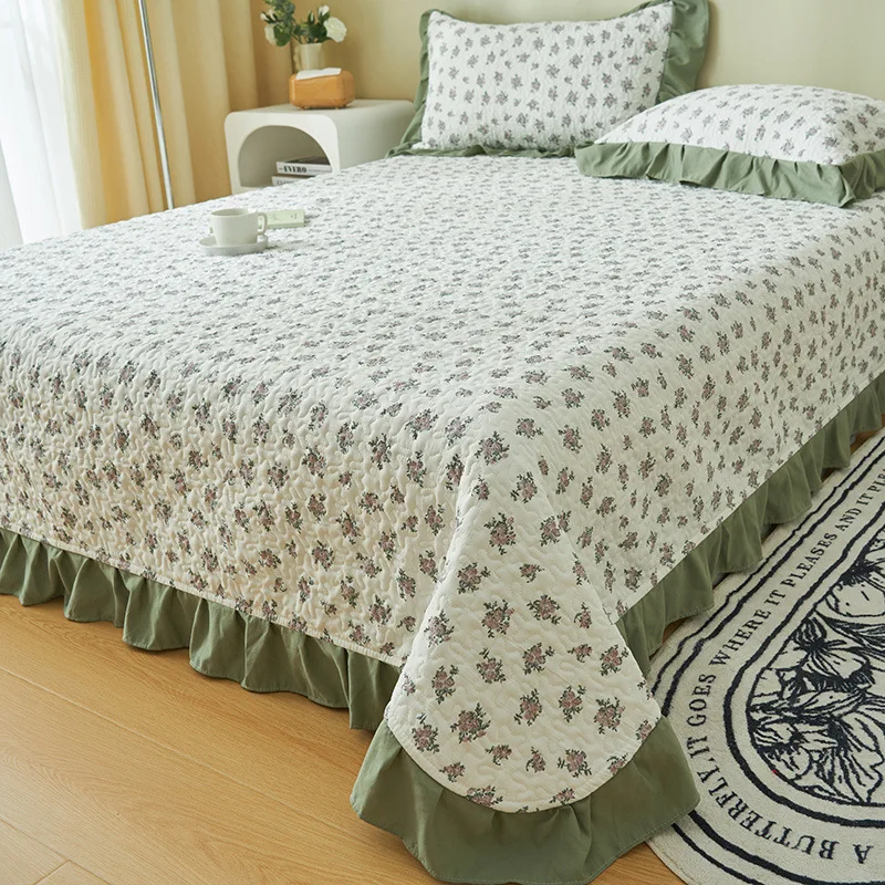 Breathable Printed Double Layer Yarn Bed Cover Soft Bedspread Quilted
