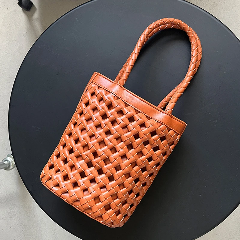 

England Style Handwoven Beach Bucket Bags For Women Luxury Designer Handbags Purses 2024 New In PU Hollow Out Small Carry Wrist