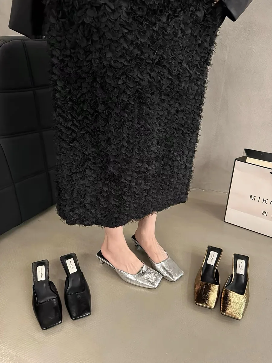 Neue Sommer-Damen-Outdoor-Halb-Slipper-Stil, lässige Single-Riemen-Sandalen mit niedrigem Absatz und klobigem Absatz, vielseitig und modisch – Detail 4