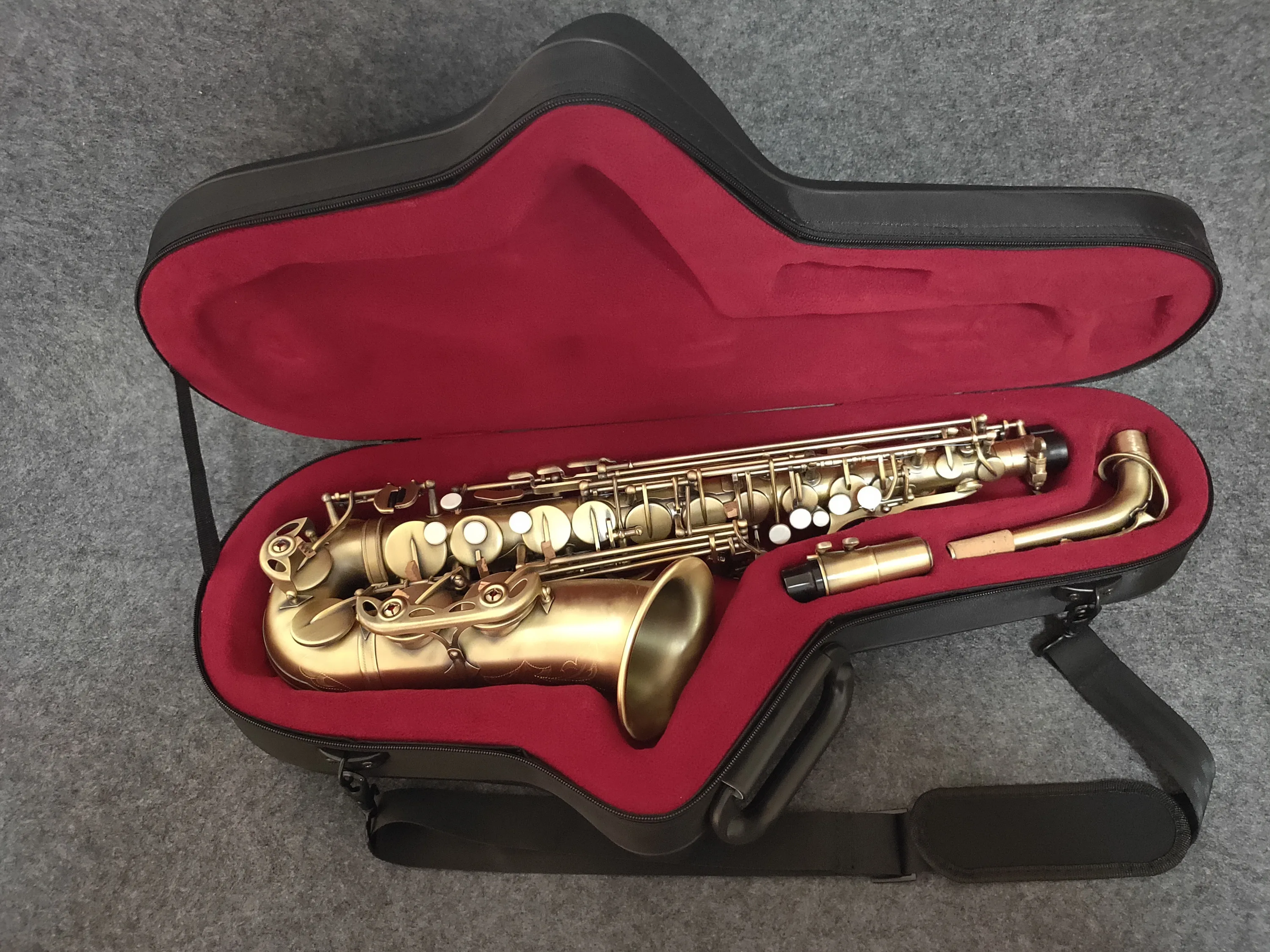 

Advanced Antique Craft Eb Alto Saxophone, Saxophone, Carved Pattern, Woodwind Instrument Bag, Other Accessories