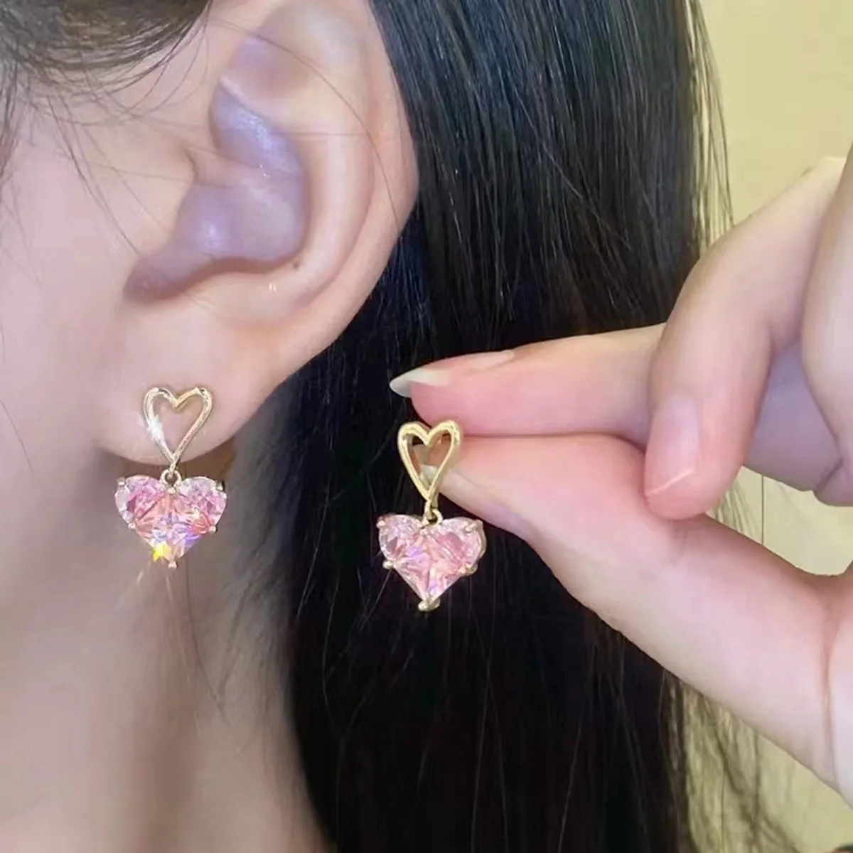 

Женские серьги-гвоздики из серебра 925 пробы, с фианитом