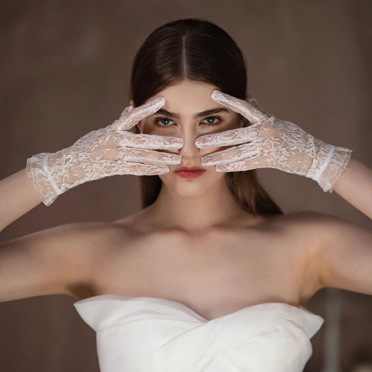 WG093 Vintage Wedding Bridal Gloves Lace Ruffled Edge White Short Wrist Bride Bridesmaid Handschuh Pageant Prom Handmade Gloves Lace Gloves Wedding Dress Gloves