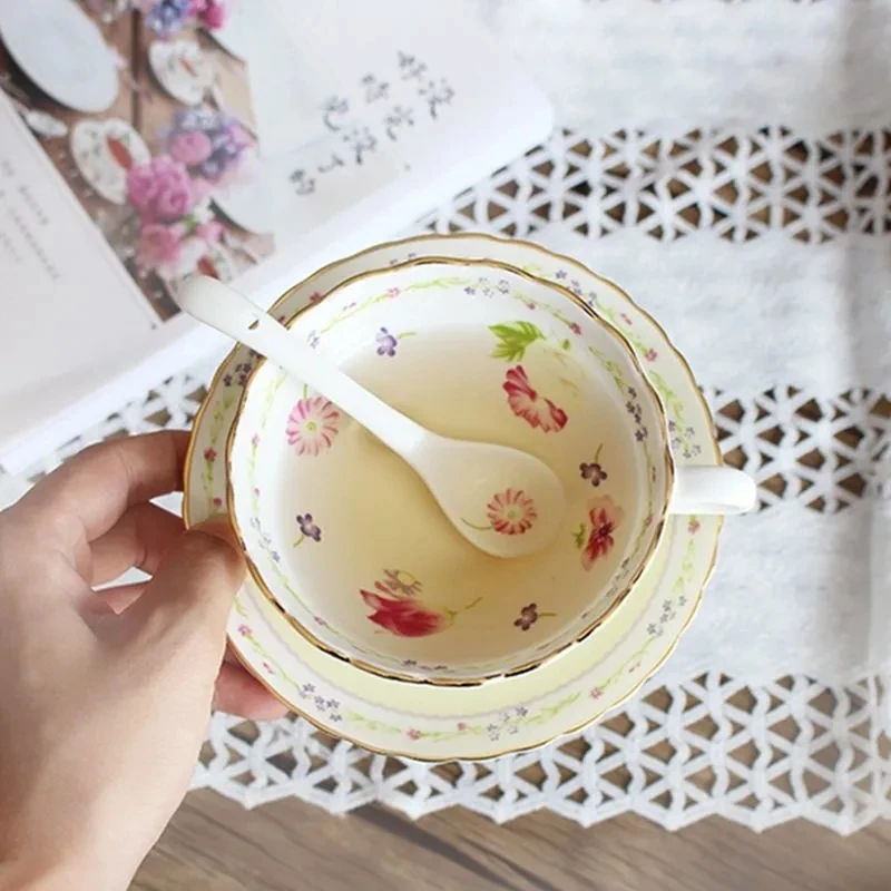 Ceramic Coffee Cup Set European-style Bone china Black Tea cup Saucer Small Luxury Home Ladies Afternoon Tea cup Flower set coffee cup saucer set