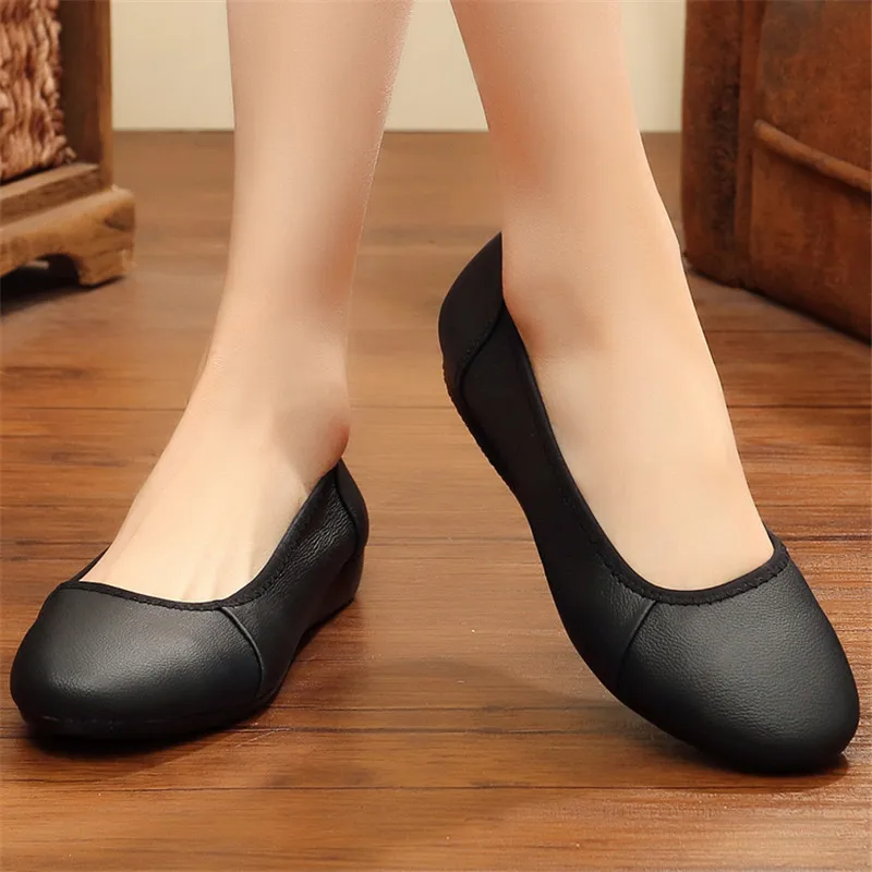 2022 New Genuine Leather Shoes Woman Slip On Women Flats Moccasins Women's Loafers Spring Autumn Mother Shoe Big Size 35-44