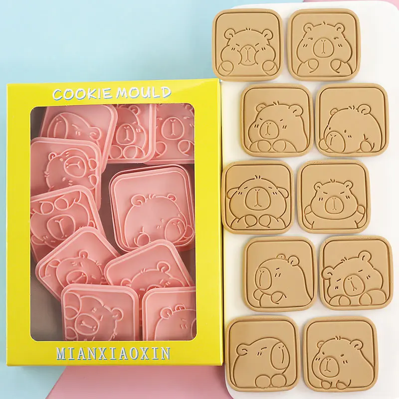 8Pcs/set Capybara 3D Cookie Cutter Cartoon Biscuit Baking Mold Plastic Press Tool for Fondant Sugar Craft DIY Pastry Accessories