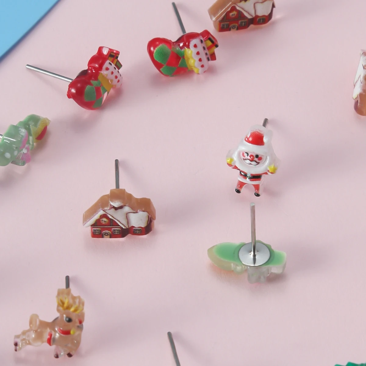 A Set Of 36 Pairs Of Fashionable Earrings, Women Wear Cartoon Santa Claus, Bells, Reindeer For Daily Wear, With Random Styles