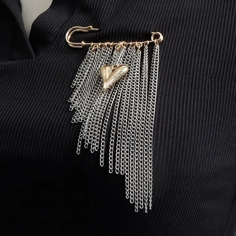 Collar de cadena con borlas irregulares