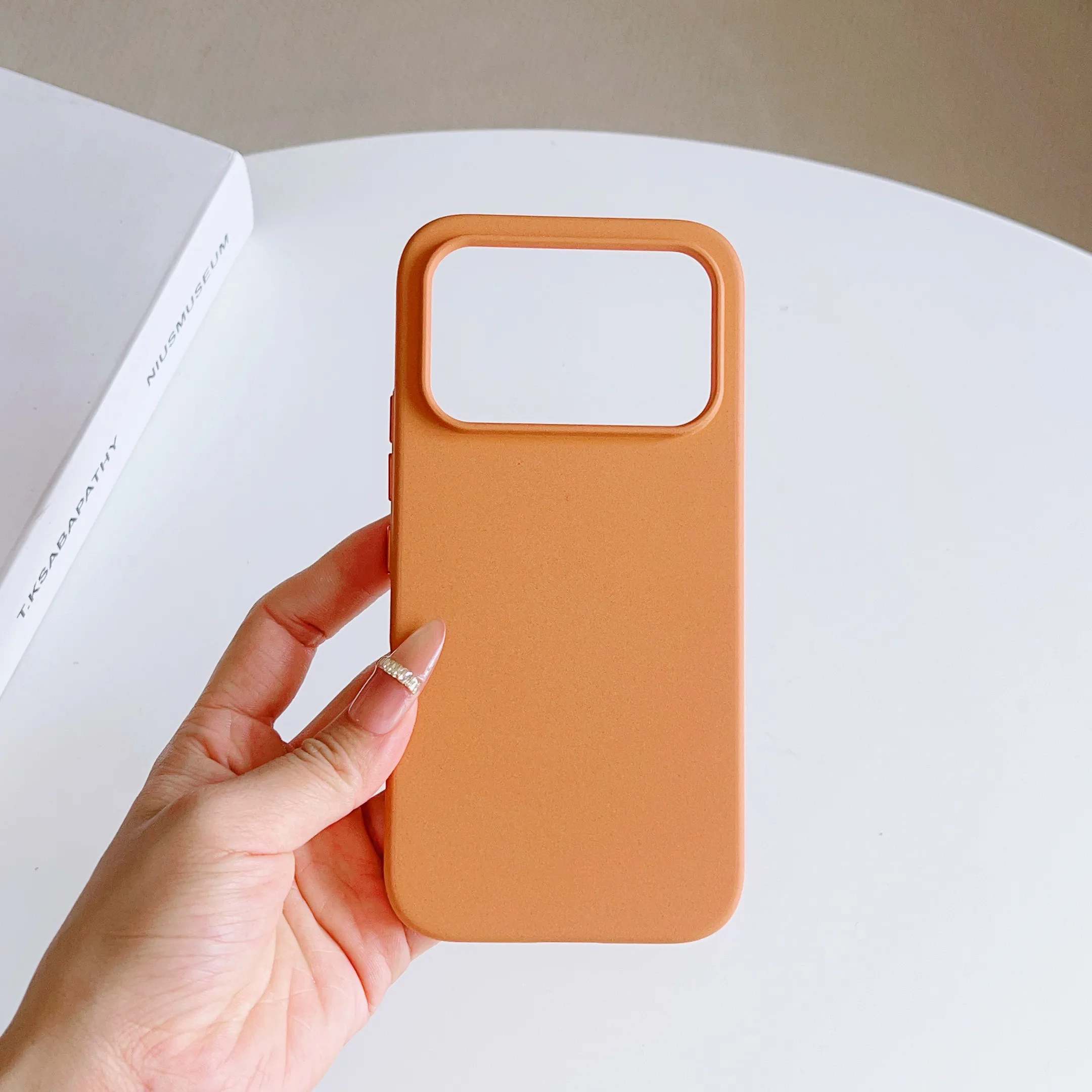 High-Quality Frosted Hard Case with MagSafe Magnetic Protection - Non-Slip Protective Cover and Shell Bumper