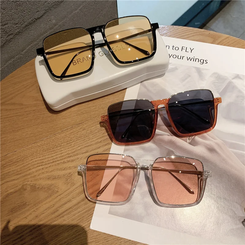 2024 New Vintage Fashion Sunglasses For Women Metal Square Frame Luxury Shades Pink Sun Glasses Photograph Sun Eyewear UV400 2