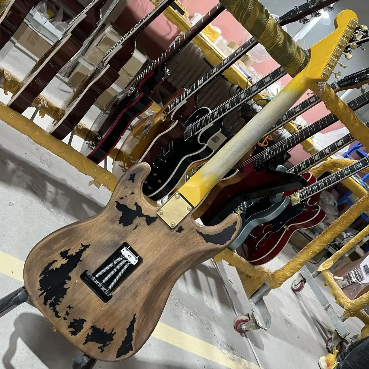 New Heavy Duty Relic Electric Guitar Multi-layer Painted