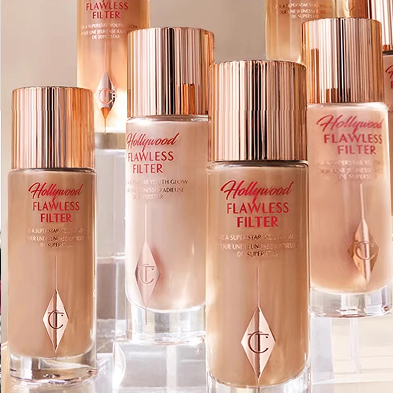 Charlotte Tilbury CT Highlighter Foundation : Poudre compacte hydratante et illuminatrice pour un maquillage longue tenue 1 Charlotte Tilbury CT Highlighter Foundation : Poudre compacte hydratante et illuminatrice pour un maquillage longue tenue 1