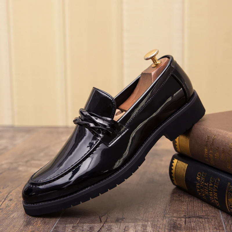 

Men Gentleman Patent Leather Casual Shoes Grace Fashion Men Shoes Loafers Wedding Shoes Moccasins Slip On Men Flats Driving Shoe
