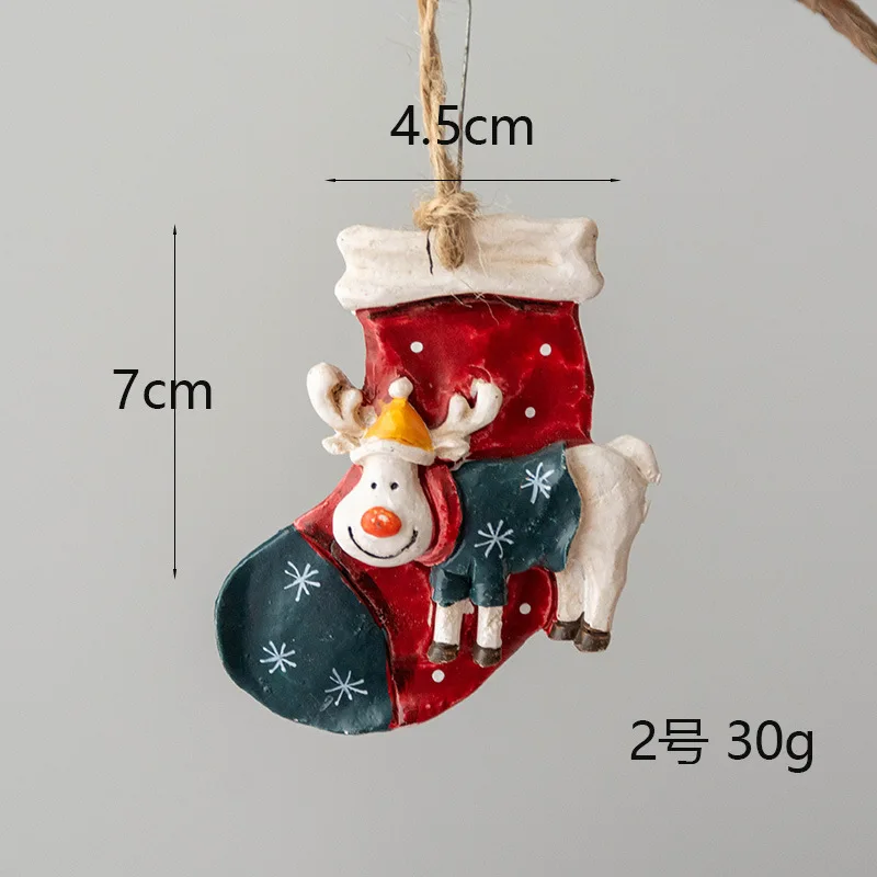 thumbnail image 1 of Adornos navideños de resina con forma de hombre de jengibre para árbol de Navidad 2023, adornos navideños para el hogar, regalo de Año Nuevo 2024, 1 of 5