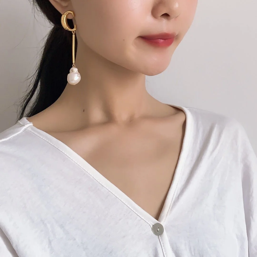 2022 Hot Trend Brand C-shaped asymmetric Pearl Earrings Brass Ear Studs Everyday Wear Versatile Jewelry Atmosphere