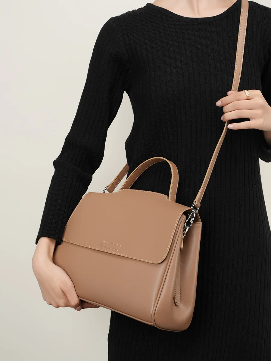 

Women's Cowhide Shoulder Crossbody Bag Large Capacity Tote Bag New Genuine Leather female luxury commuting fashion daily handbag