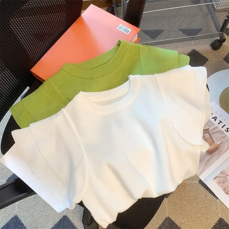 Рисунок 5 - Женская трикотажная футболка с оборками на рукавах