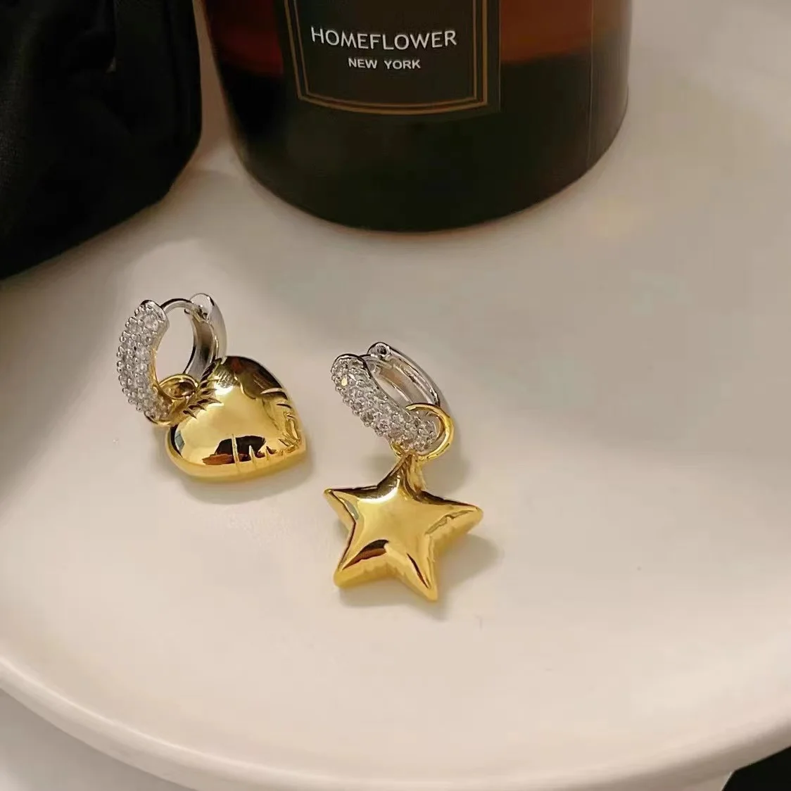 Europäisches und amerikanisches Design, asymmetrische Farbkontrast-Stern-Herz-Anhänger-Ohrhänger für Damen-Modeschmuck im Jahr 2025 – Detail 10