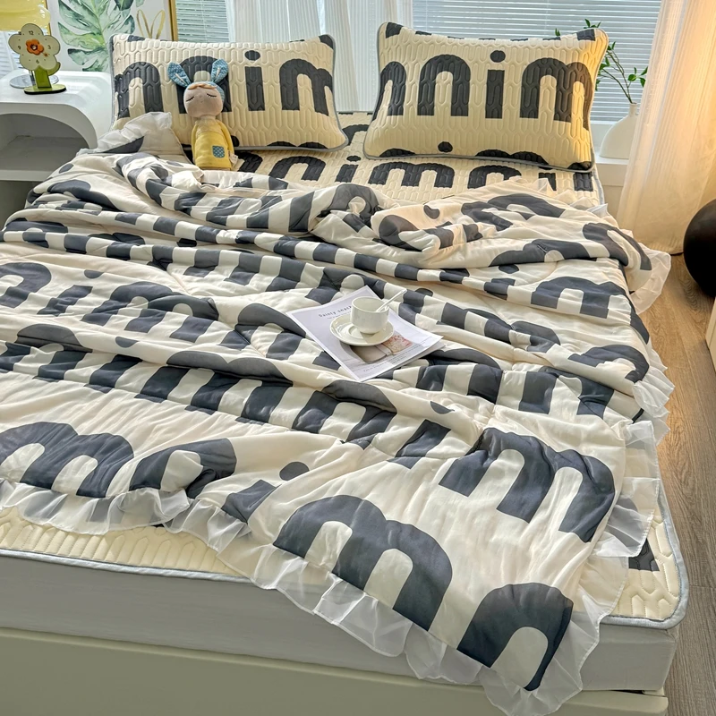 

English Alphabet Bedding Quilt Letters Comforter for Boys Girls Summer Quilt Bed Blanket Washable Air Conditioner Quilt Decor