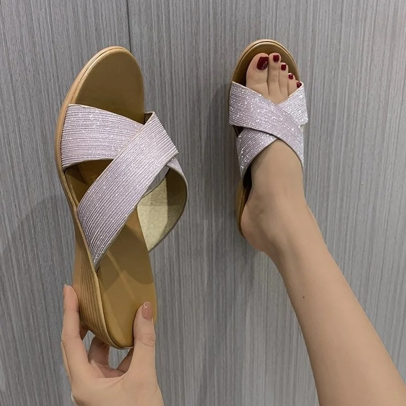 

Women's New Summer Outdoor Slippers Solid Color Women's Casual Middle Heel Wedge Heel Soft Sole Indoor Comfortable Beach Shoes
