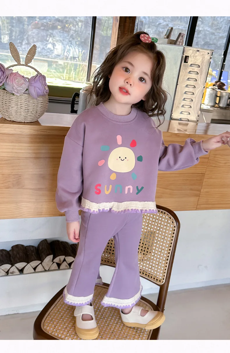 Designer-Sweatshirt-Set mit Spitzenbesatz – zarte Blumenstickerei mit passenden Pumphose | Atmungsaktive Baumwolle – Detail 5