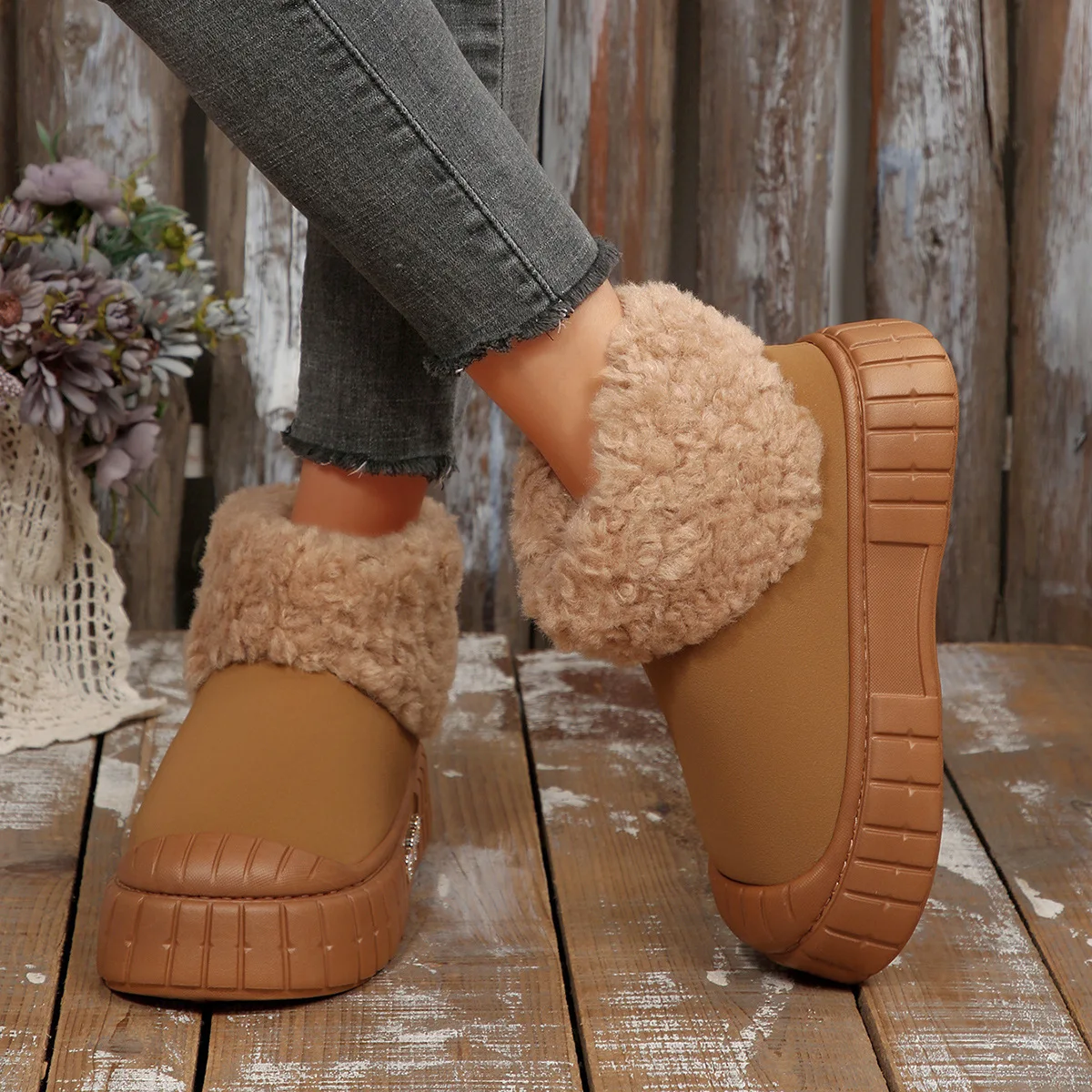 Warm Short Plush Thick Bottom Woman's Snow Boots 2025 Winter Furry Ankle Boots with Platform Metal Decoration Fluffy Fur Shoes